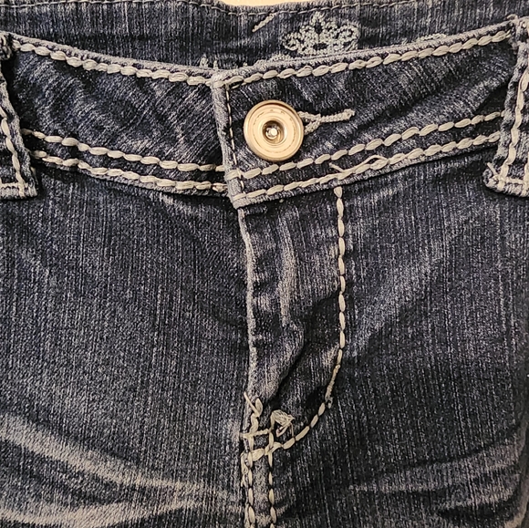 Woman's Ripped Jeans - Picture 7 of 10